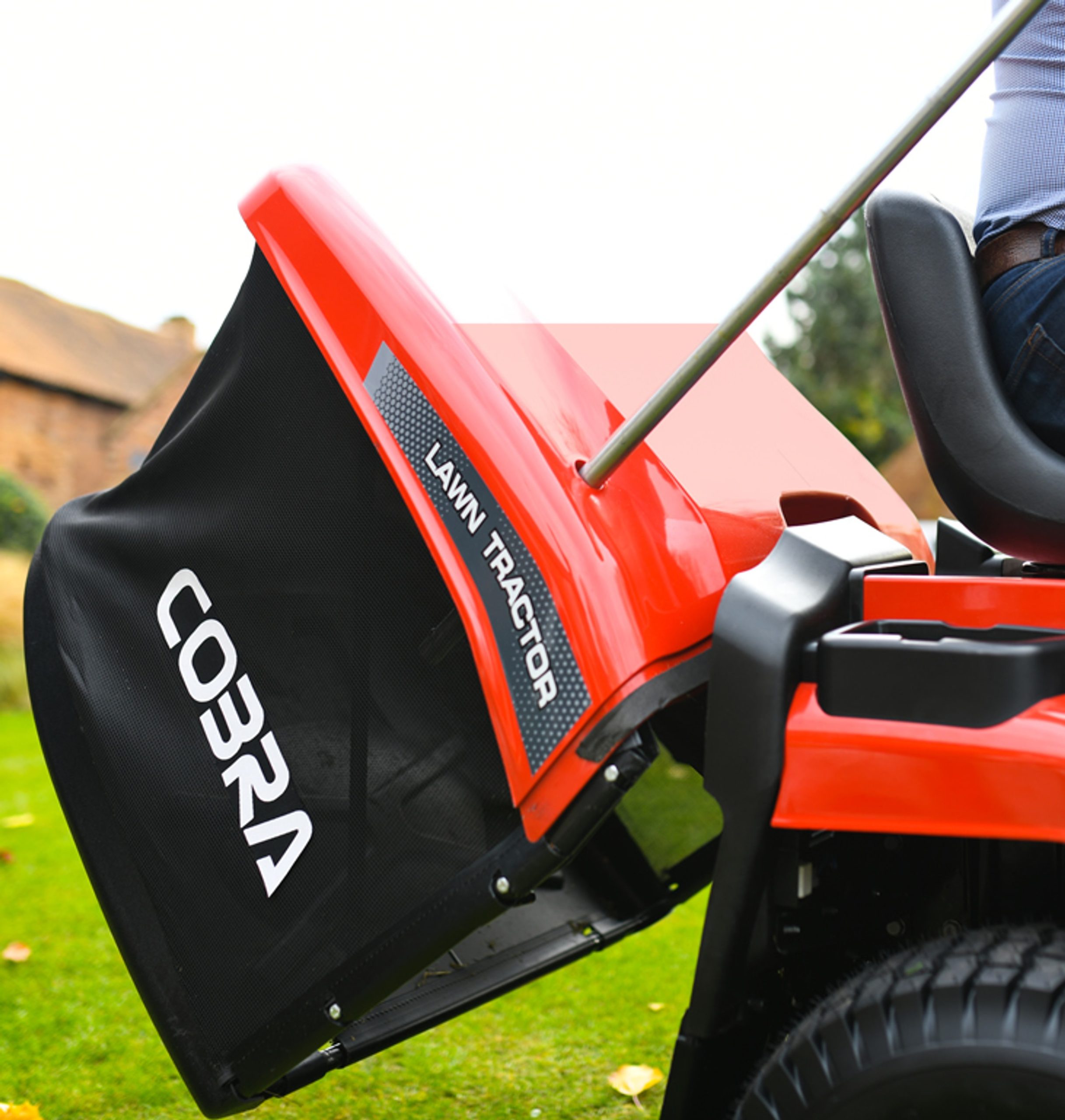Cobra LT102HRL Petrol Lawn Tractor 102cm - Image 6